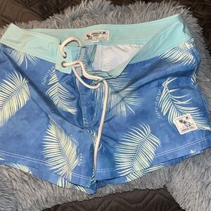 American Eagle size 10 inspired by the show Outer Banks limited edition perfect